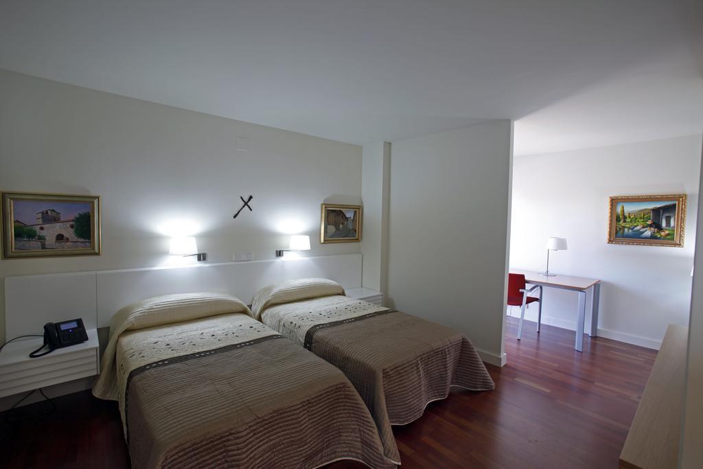 Posada San Juan De La Cruz Fontiveros Room photo